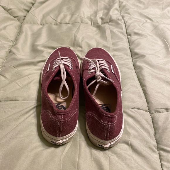 Vans - Picture 3 of 5